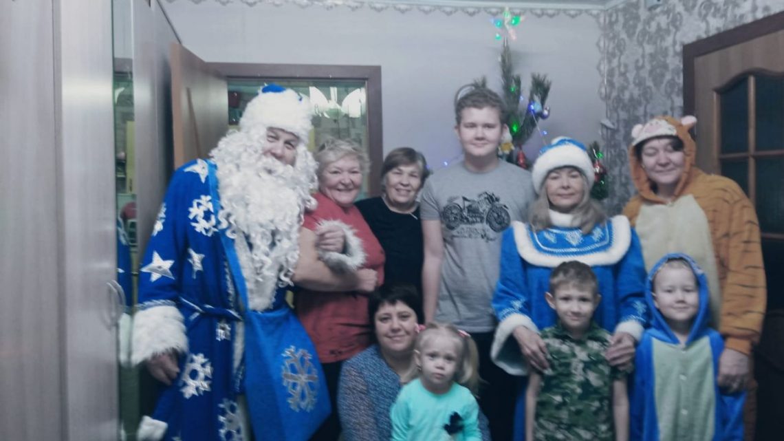 Поздравили внуков и детей наших пенсионеров.